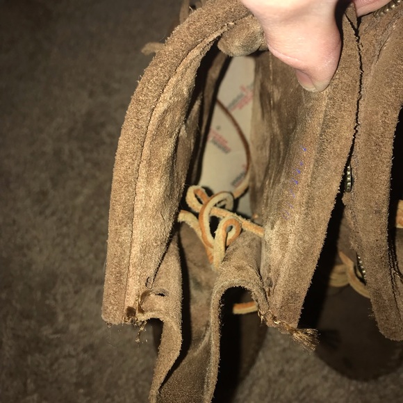 Minnetonka Double Fringe Tamper Boot - Picture 4 of 5